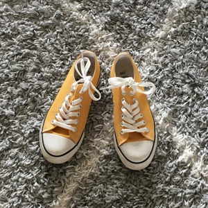Yellow Converse - färg: yellow 💘 