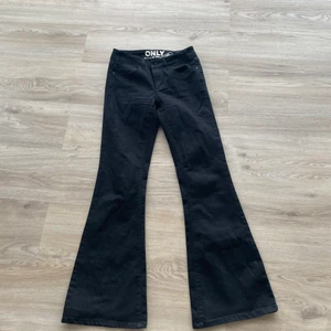 Low wais bootcut jeans  - Väldigt sköna och stretchiga jeans. Aldrig använda, bara testade. Säljer pga de satt inte så som jag tänkte mig! Köpa via swich 