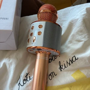 Oanvänd mikrofon  - Med USB sladd Hämtas i Vällingby 