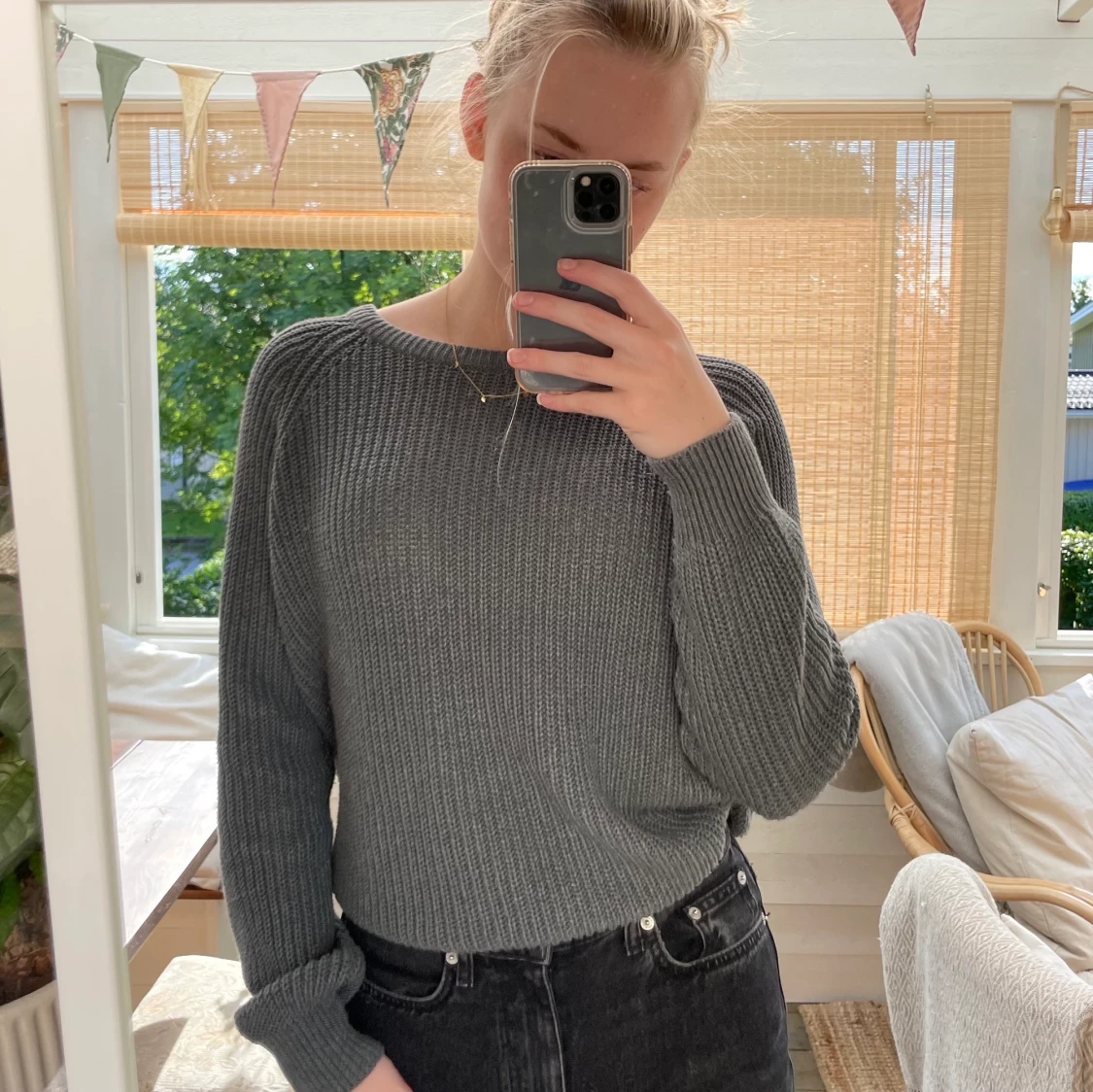 Grå stickad tröja 