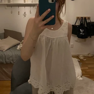 Söt blus - Supersöt blus från H&M i storlek 42. Skriv privat för fler bilder och gärna innan betalning