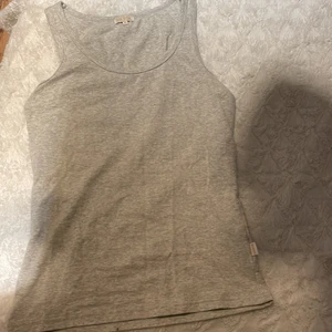 Enkelt linne - Detta enkla sköna Linne köptes på bikbok för några år sedan. Det är fläck fritt och inga hål.