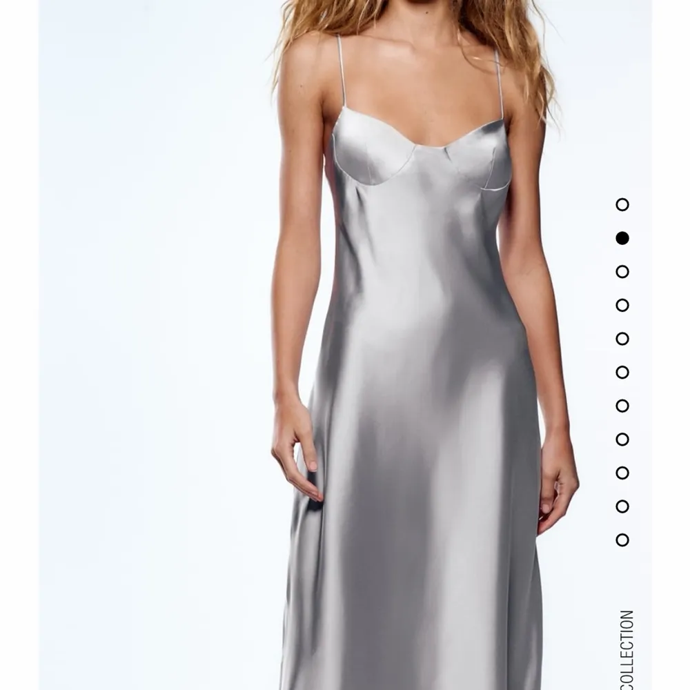 Helt oanvänd glättad klänning från Zara som aldrig hann skickas tillbaka. Tyvärr något liten för mig.  Nypris - 499kr . Klänningar.