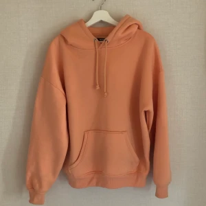 Orange bikbok hoodie - Orange hoodie från bikbok i storlek S🧡