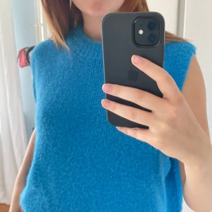 Blå varm väst 🦋 - Säljer denna väst då den tyvärr inte kommer till användning ✨✨