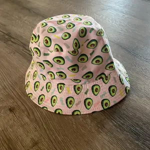 En rosa fiske hatt med avocado på🥑👍💗