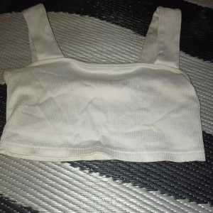 Jättefin topp  - För dom som gillar korta toppar de passar fint med kostymbyxor