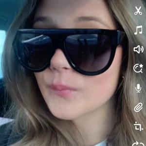 Celine solglasögon🤍 - Säljer mina Celine solglasögon, köptes för ca 2 år sedan och i bra skick🫶🫶