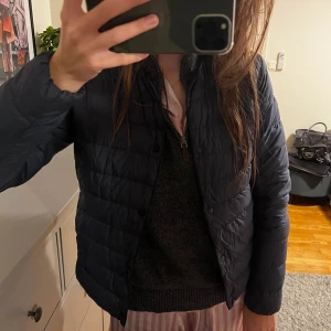 Jacka - Säljer min jättefina jacka som knappt är använd💞