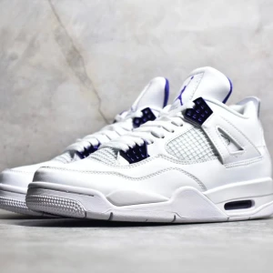 Air jordan 4 purple metalic -  Tja!  Säljer mina skor som är ej använda Storlek 42 