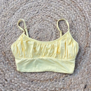 Oh polly topp - Super söt topp från Oh polly i storlek S men skulle mer säga att den är en Xs/xxs 