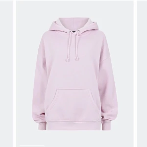 Ljus rosa hoodie från bikbok  - Använt några gånger 