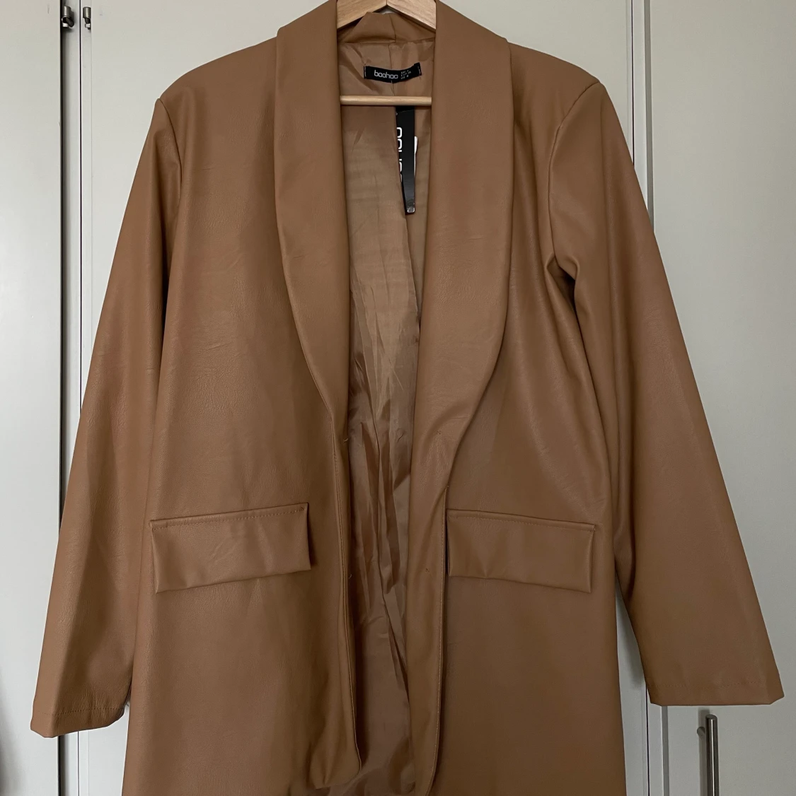 Brun fakeläder kavaj