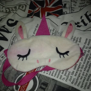 Enhörning ögonmask  - Använd en del gånger tvättar den innan om säljaren vill det. 