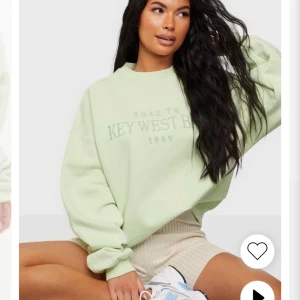 Tröja  - Säljer nu denna tröja ifrån Nelly, som är helt oanvänd med lappen kvar! ❤️