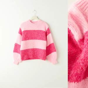 En fin rosa stickad tröja från gina tricot. Köpt för ca 1 månad sen och endast använd ett fåtal gånger. Skriv om du vill ha egna bilder!