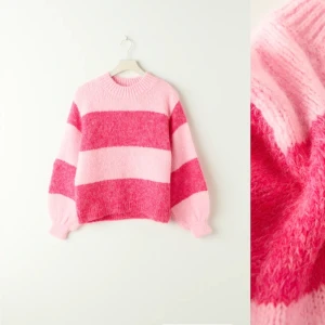 stickad tröja - En fin rosa stickad tröja från gina tricot. Köpt för ca 1 månad sen och endast använd ett fåtal gånger. Skriv om du vill ha egna bilder!