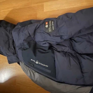 Sail racing vinterjacka.  - Säljer min sail racing jacka då jag växt ut den. 