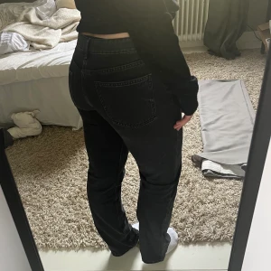 Zara jeans  - Säljer mina mid waist straight jeans från zara, typ aldrig använda, 150kr+frakt