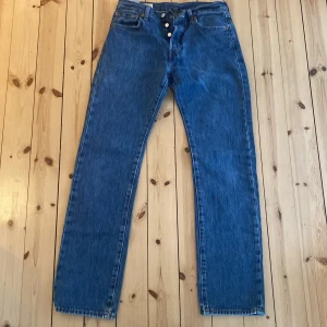 Levi's 501 - Levi's 501 i fint skick! Waist - 37cm  Inseam - 74cm