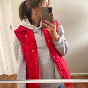 Röd väst - Super snygg vintage väst perfekt nu till hösten!