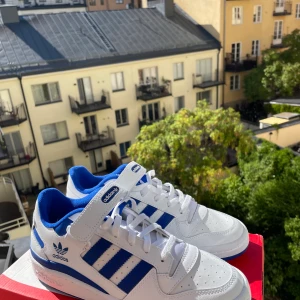 ADIDAS Original - ADIDAS Original Forum Low Blå Helt nya, DS Storlek 42  Finns i Stockholm 