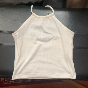 Vit halter neck top - Säljer då den inte används, knappt använd ☺️