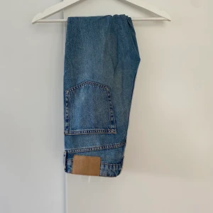JEANS - Jeans från H&M. Något små i storleken 