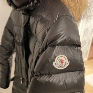 Vinterjacka  - Vinterjacka SPEGELKOPIA MONCLEAR! Storlek S passar liten M