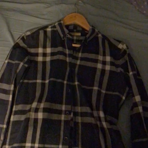 Burberry skjorta - Storlek S. Condition 8/10 inga flaws bara general wear