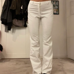 Vita kostymbyxor - Vira byxor från armani. Storlek s/m💓