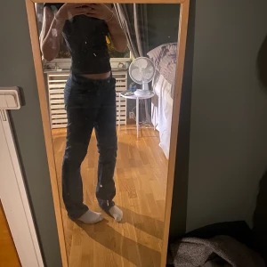 Lågmidjade jeans - Säljer dessa LTB jeans som knappt är andvända! Skit snygga och har en perfekt lågmidja🤩de är jättebra längd för mig som är lång. 