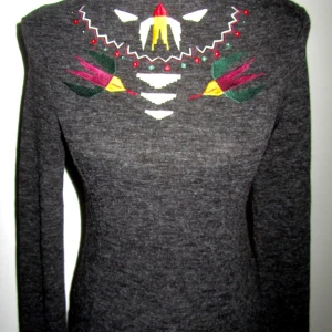 Monki / vintage/ Retro/ läcker tröja / som ny Stl S  - Knappt använd! Toppskick!   Vintage/ Retro från Monki i Stl S   Mjuk och skön värmande material 