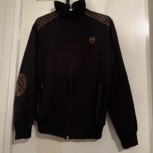 Adidas kofta - Adidas kofta som är unisex. 