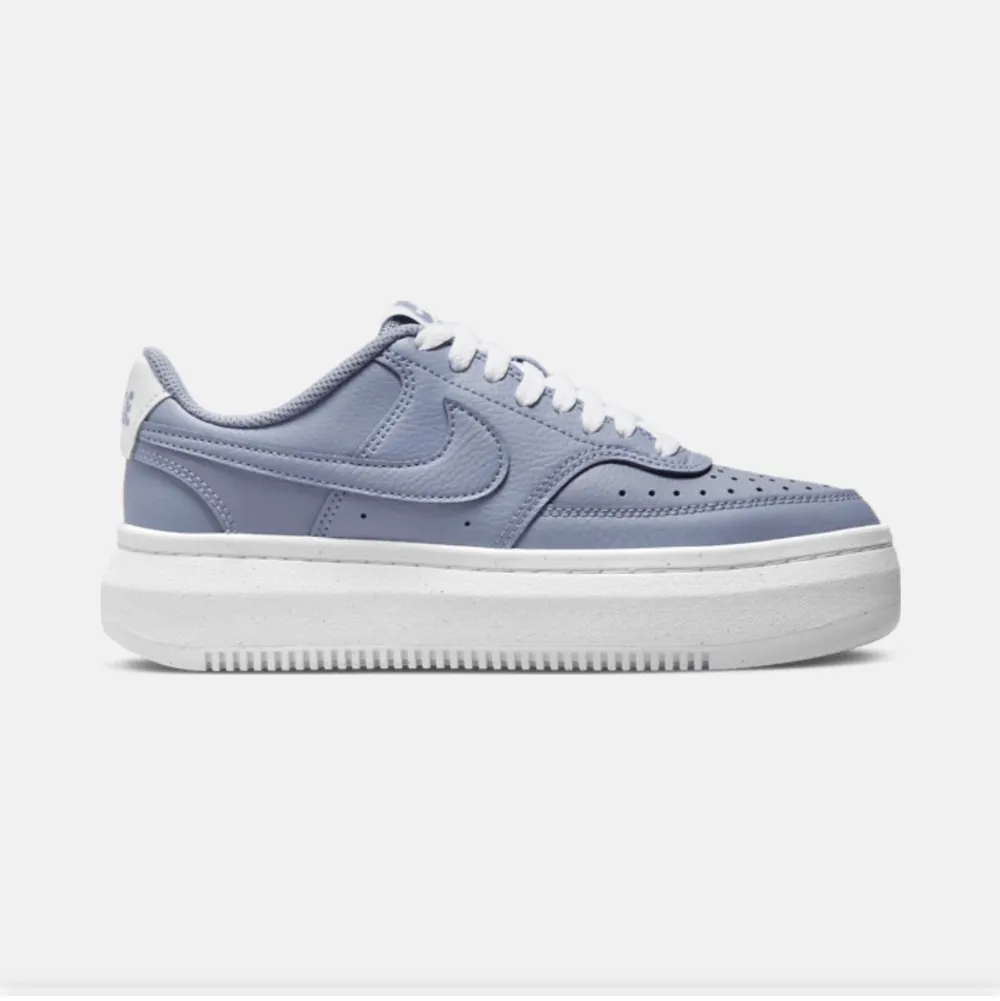 Himmelsblå Nike skor, endast använda en gång så de är som nya! Nypris 899kr ❤️. Skor.