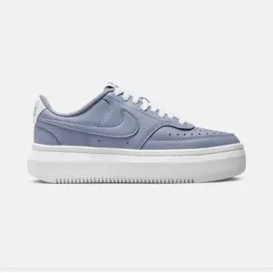 Himmelsblå Nike skor, endast använda en gång så de är som nya! Nypris 899kr ❤️