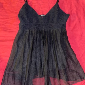 layered volang linne - jätte fint volang linne med ett genomskinligt lager och spets från Gina Tricot som jag aldrig använt då den är för liten för mig:) 