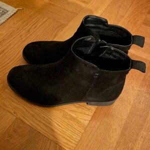 Skor  - Storlek 37 från din sko. Använt men bra skick! ❤️