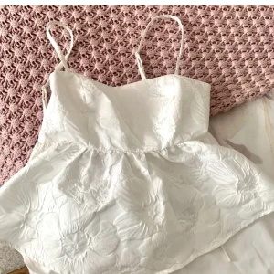 Topp - Jättesnygg topp, använd fåtal gånger. Strl S/M fungerar för båda frakt tillkommer 💖