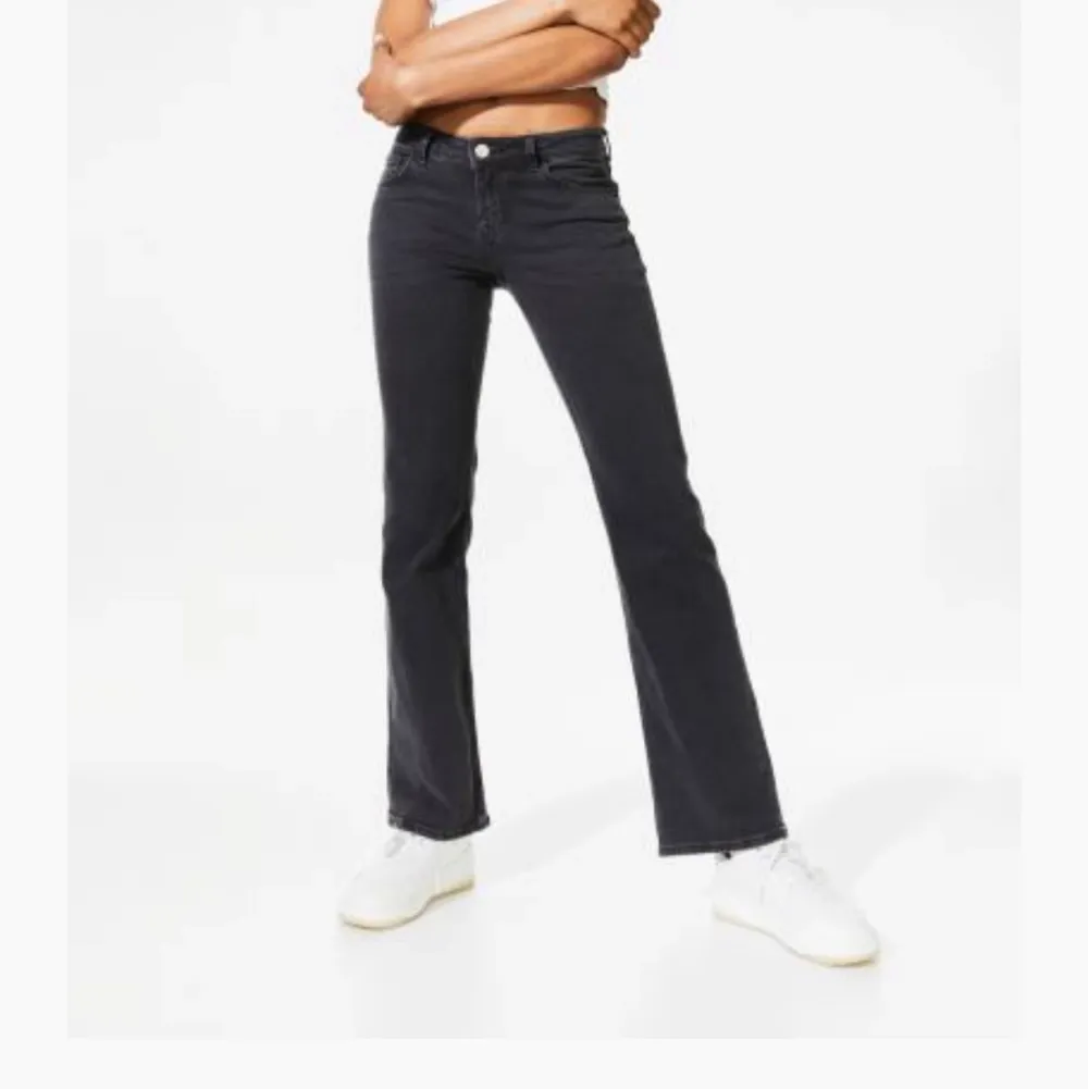 Säljer mina favorit jeans då de ör lite stora för mig. Elelr om någon vill byta mot storlek 36. . Jeans & Byxor.