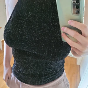 Glittrigt topp - Glittrigt linne från Bik bok. Storlek L men passar mig som brukar ha S - M 