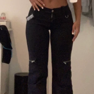 Jeans - Intressekoll! Prriset kan inte förhandlas, meddela om du är intresserad av att köpa ☺️