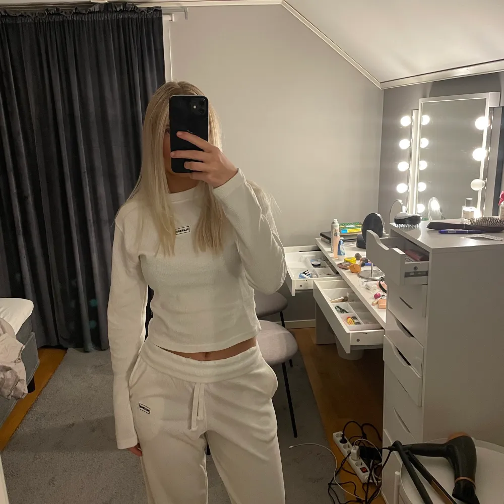 Mjukiset från playboy x missguided, aldrig använd, jätte bra skick💕. Jeans & Byxor.