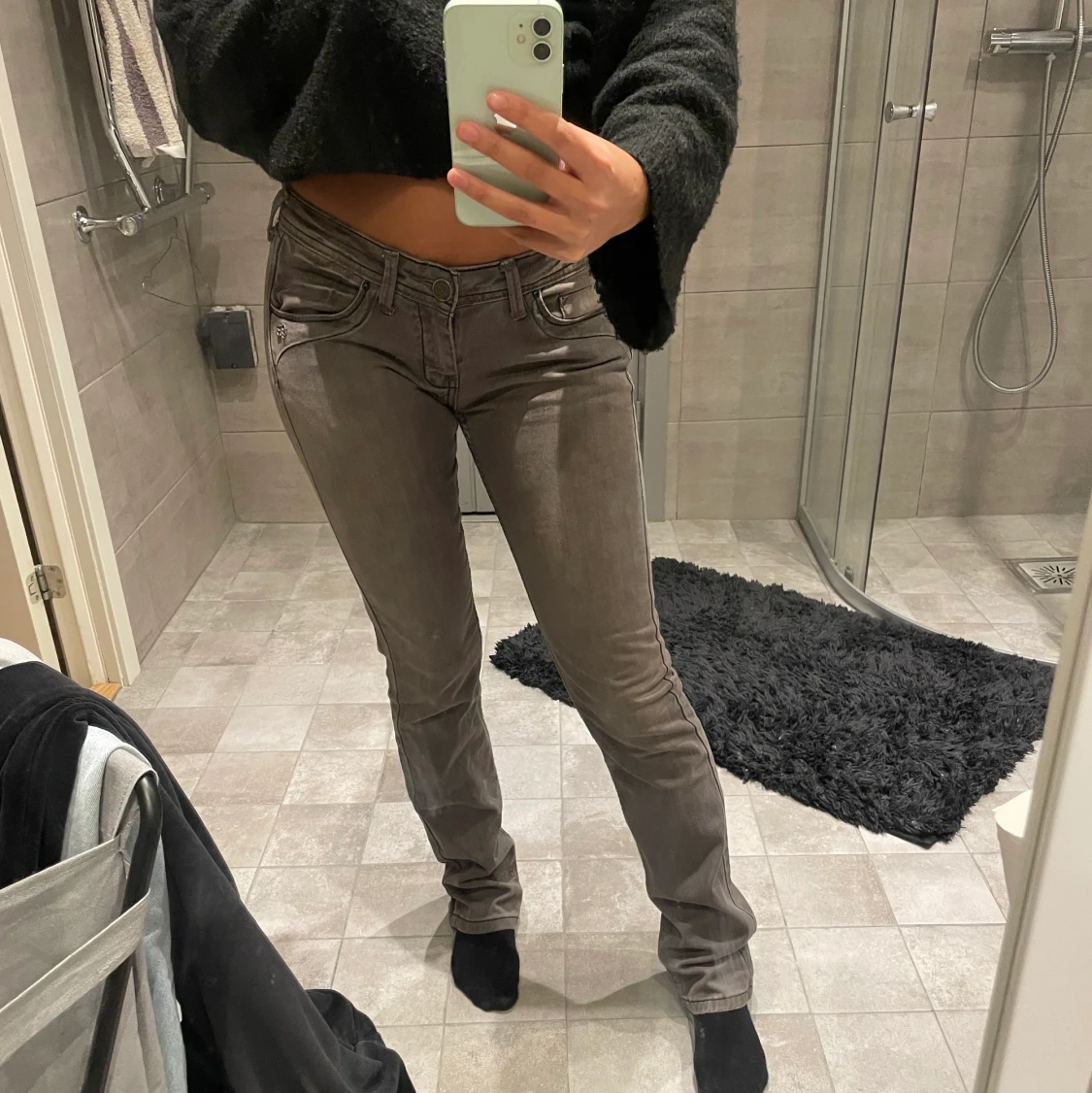 Grå lågmidjade jeans