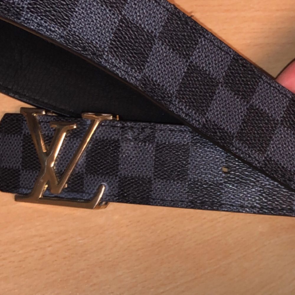 Svart Lv bälte - Louis Vuitton | Plick Second Hand