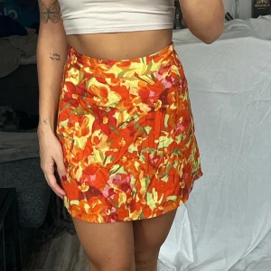 Kjol NAKD - Oanvänd kjol från NAKD