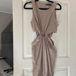 Klänning från Zara - Aldrig använt 