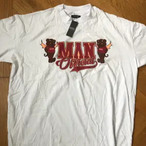 Ny t-shirt från boohoo man aldrig använd, säljer den pågrund av att den ej passade