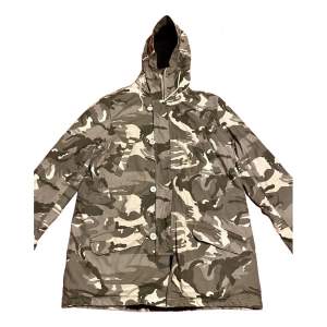 Selling scorpion bay camo parka 9/10, wore them no more than 5 times Size XXL, but will fit much better on L-XL For measurements and additional photos text me Half of the funds go to help Ukraine🇺🇦 🇸🇪