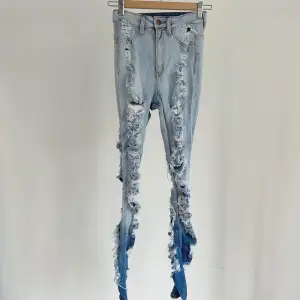 Super rippade jeans från fashion nova 